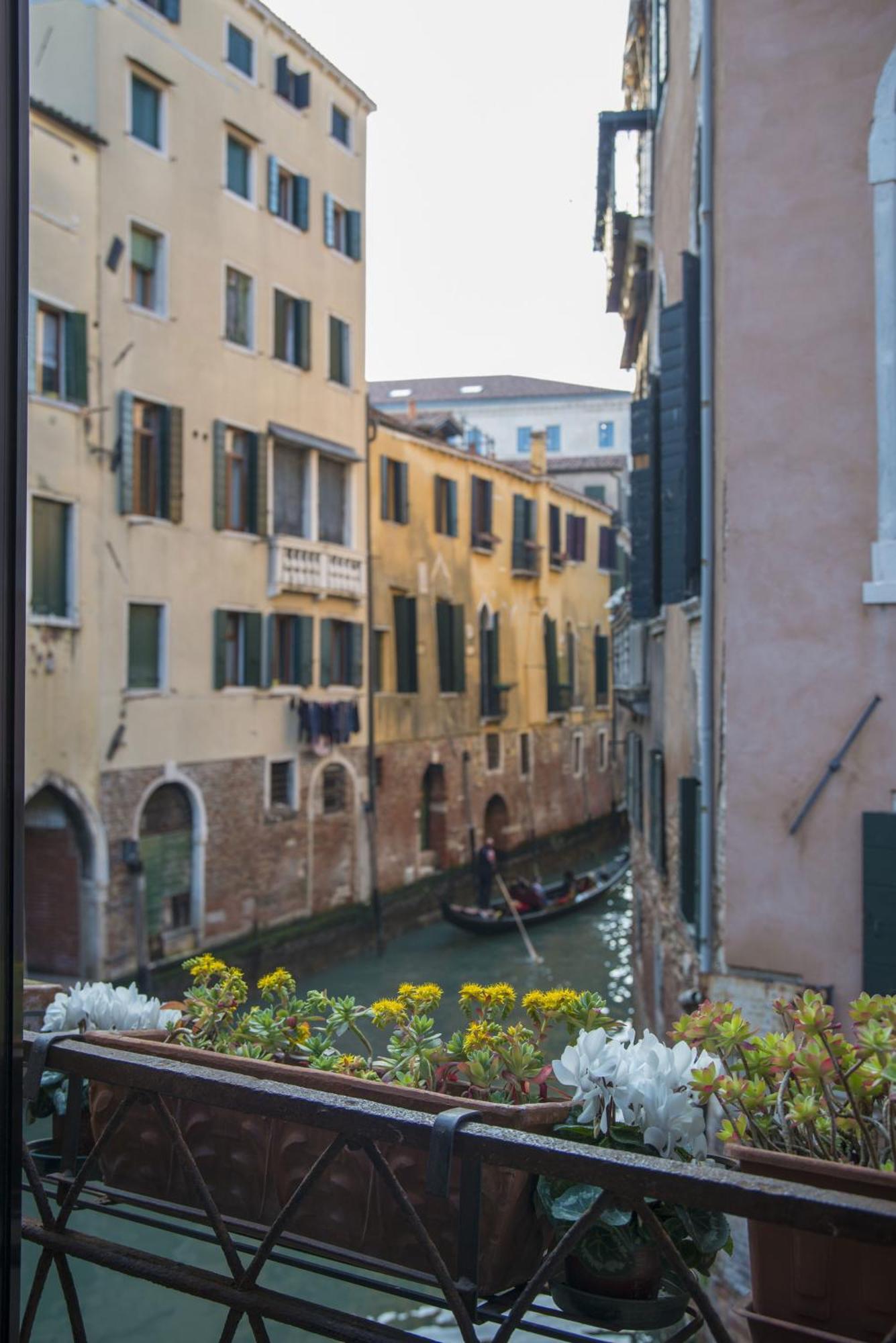Tre Sestieri Terrace - Canal View 2024 Венеция Номер фото